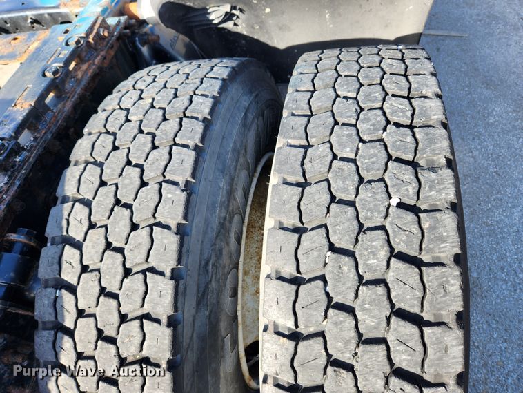 image for item JB9724 2005 Sterling LT9500  semi truck