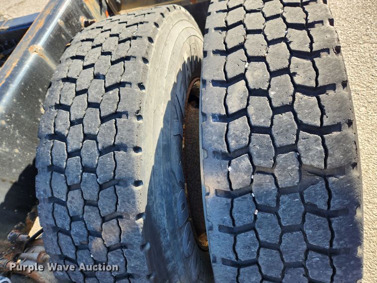 image for item JB9724 2005 Sterling LT9500  semi truck