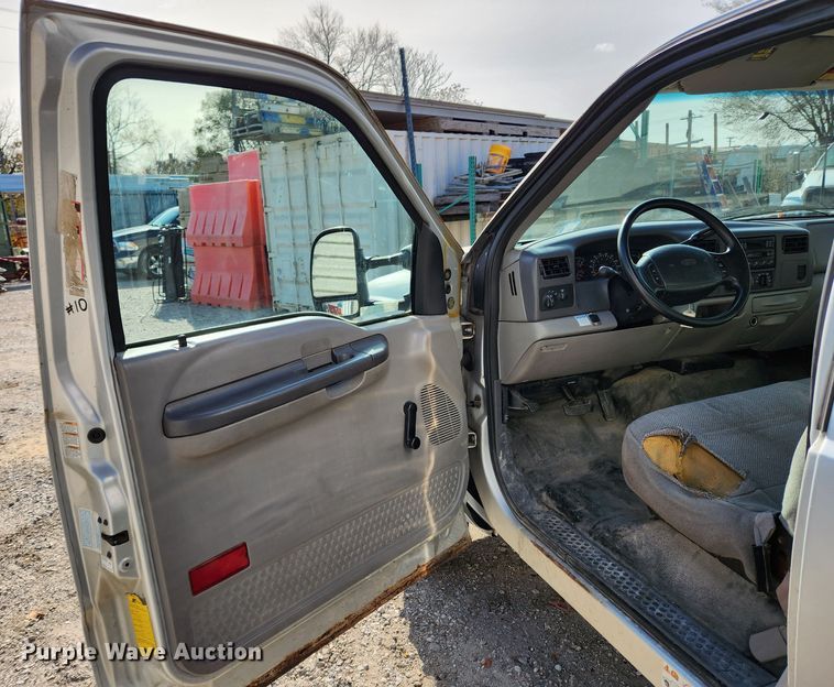 image for item JB9725 1999 Ford F550 Super Duty  box truck