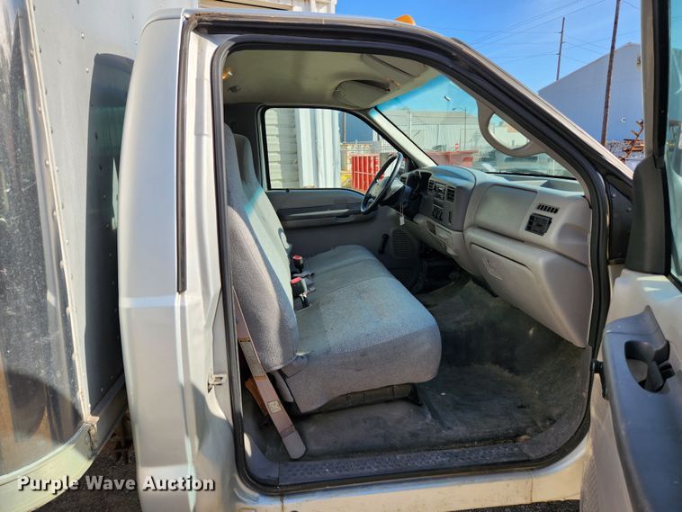 image for item JB9725 1999 Ford F550 Super Duty  box truck