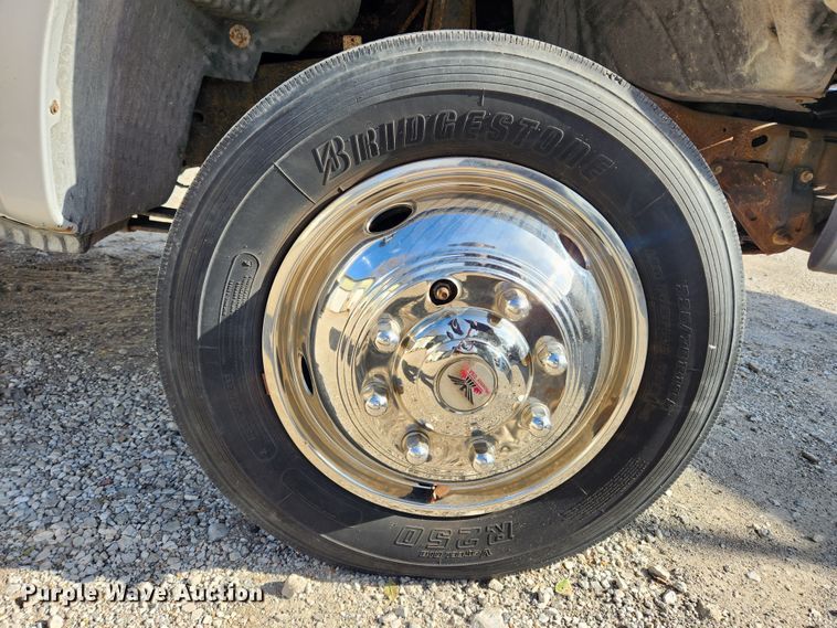 image for item JB9725 1999 Ford F550 Super Duty  box truck