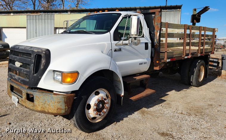 image for item JB9726 2004 Ford F650 Super Duty XL  flatbed truck