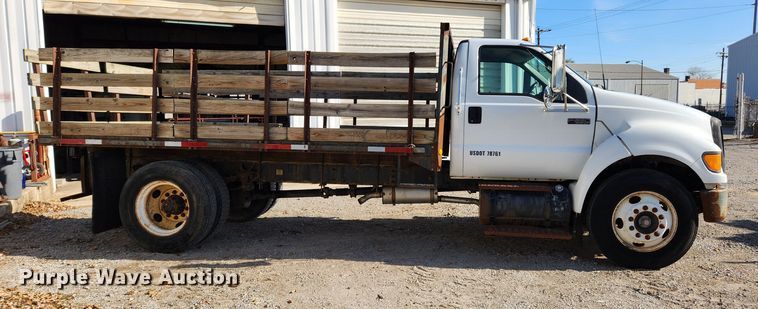image for item JB9726 2004 Ford F650 Super Duty XL  flatbed truck