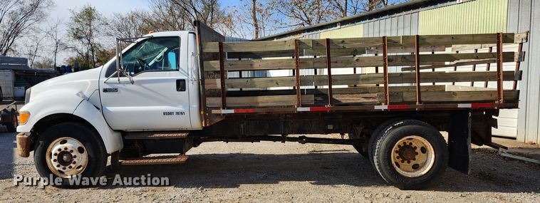 image for item JB9726 2004 Ford F650 Super Duty XL  flatbed truck
