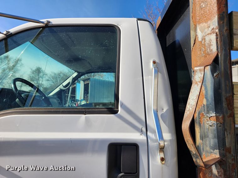 image for item JB9726 2004 Ford F650 Super Duty XL  flatbed truck