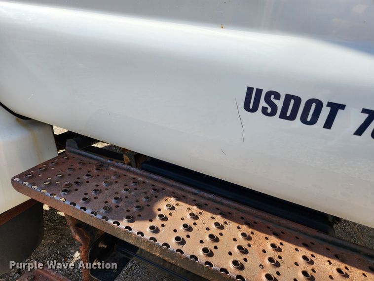 image for item JB9726 2004 Ford F650 Super Duty XL  flatbed truck