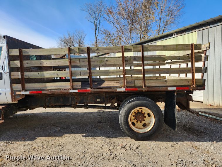 image for item JB9726 2004 Ford F650 Super Duty XL  flatbed truck