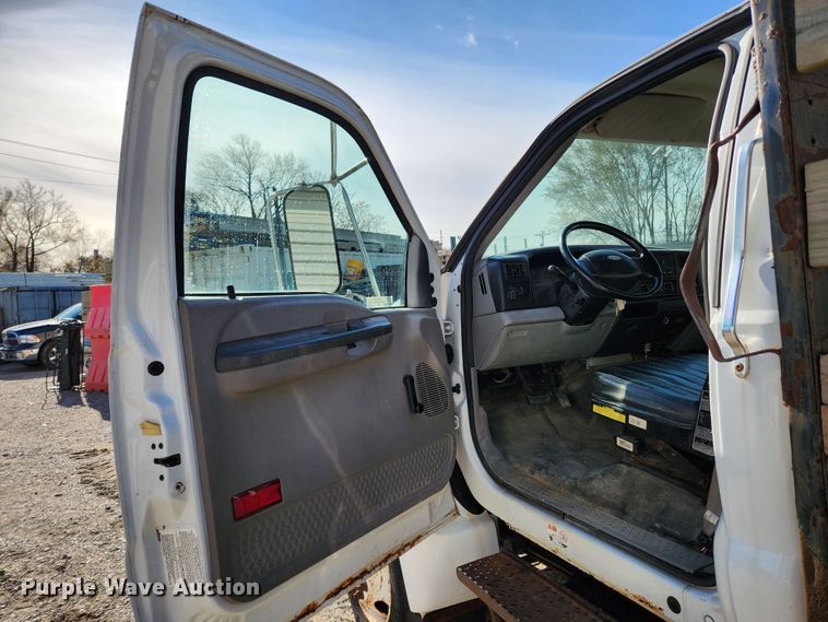 image for item JB9726 2004 Ford F650 Super Duty XL  flatbed truck