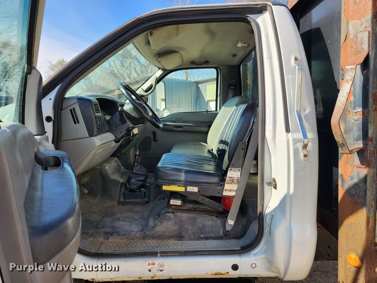 image for item JB9726 2004 Ford F650 Super Duty XL  flatbed truck