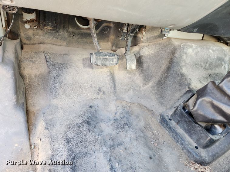 image for item JB9726 2004 Ford F650 Super Duty XL  flatbed truck