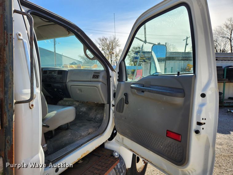 image for item JB9726 2004 Ford F650 Super Duty XL  flatbed truck