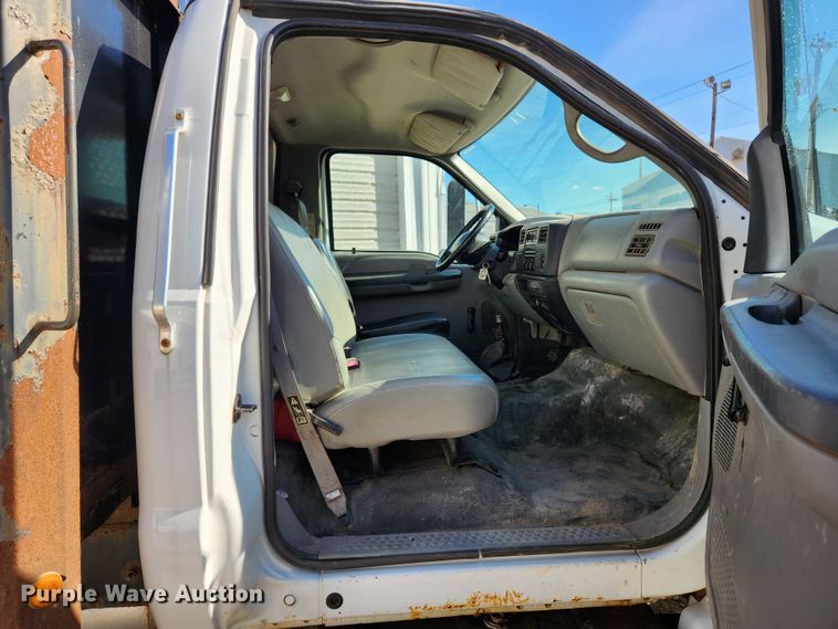 image for item JB9726 2004 Ford F650 Super Duty XL  flatbed truck