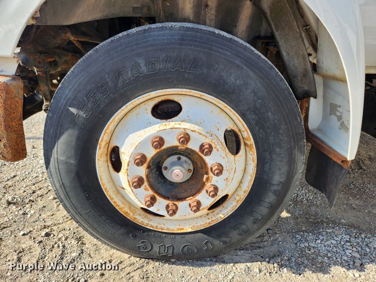 image for item JB9726 2004 Ford F650 Super Duty XL  flatbed truck