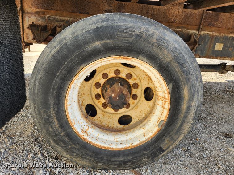 image for item JB9726 2004 Ford F650 Super Duty XL  flatbed truck