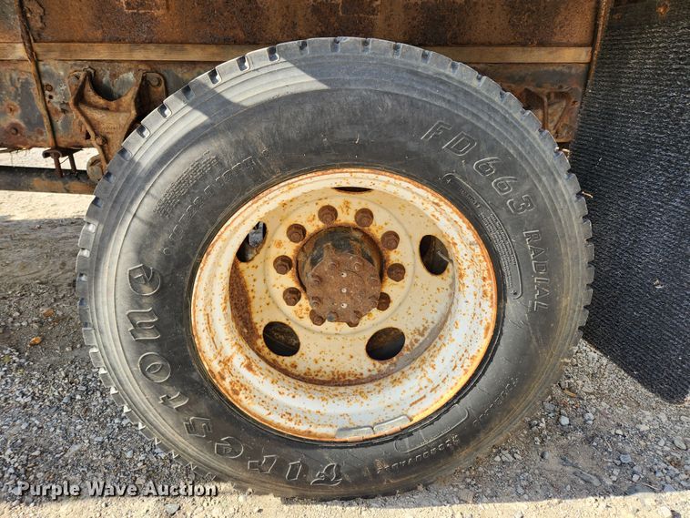 image for item JB9726 2004 Ford F650 Super Duty XL  flatbed truck