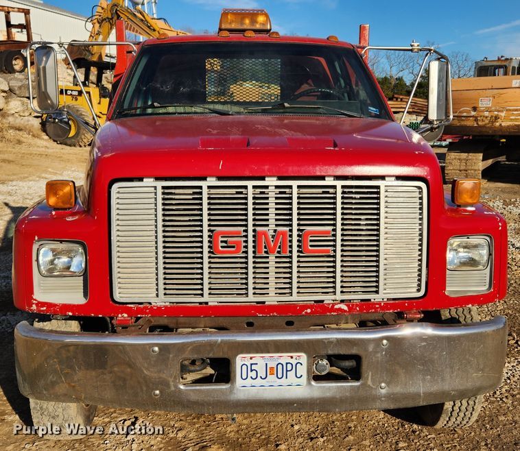 image for item JB9730 1990 GMC TopKick C6000  flatbed truck