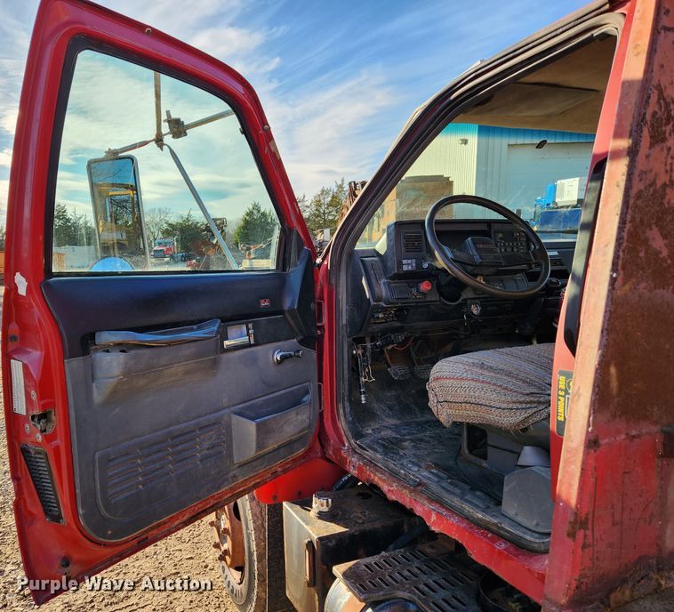 image for item JB9730 1990 GMC TopKick C6000  flatbed truck