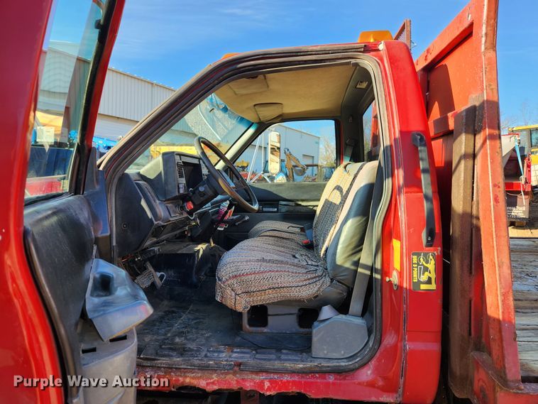 image for item JB9730 1990 GMC TopKick C6000  flatbed truck