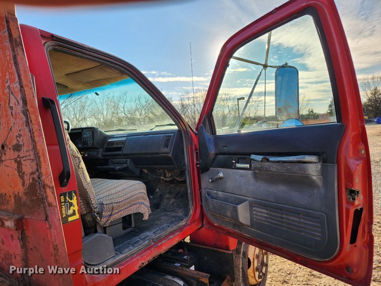 image for item JB9730 1990 GMC TopKick C6000  flatbed truck