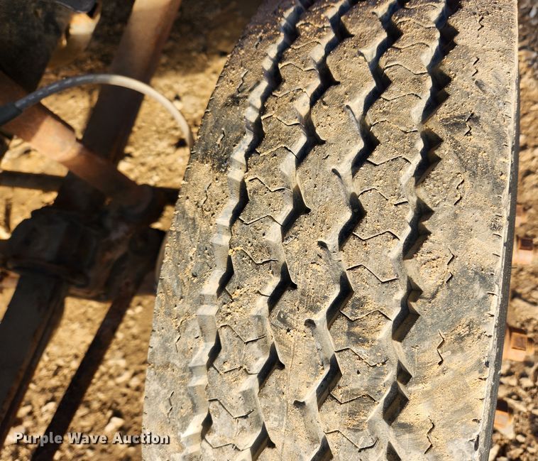 image for item JB9730 1990 GMC TopKick C6000  flatbed truck