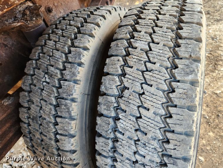 image for item JB9730 1990 GMC TopKick C6000  flatbed truck