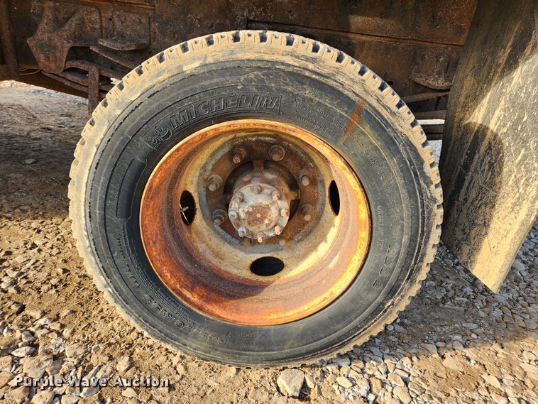 image for item JB9730 1990 GMC TopKick C6000  flatbed truck