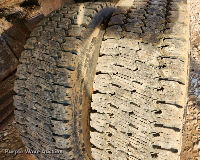 image for item JB9730 1990 GMC TopKick C6000  flatbed truck