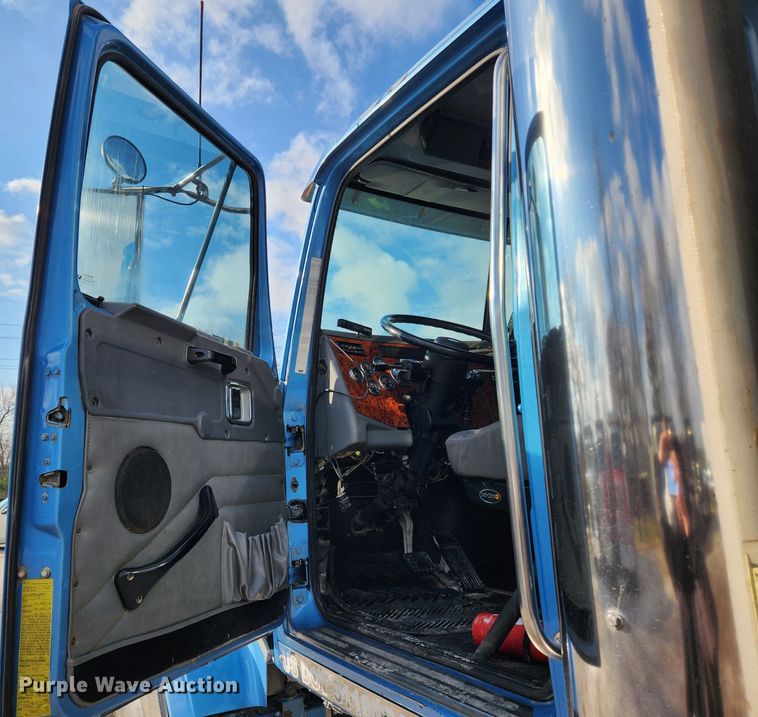 image for item JB9753 2007 Western Star 4900FA  dump truck