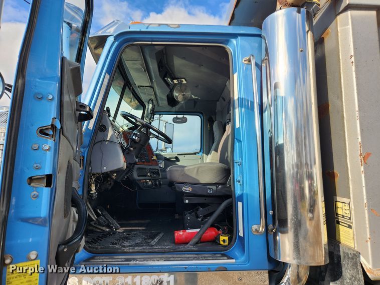image for item JB9753 2007 Western Star 4900FA  dump truck