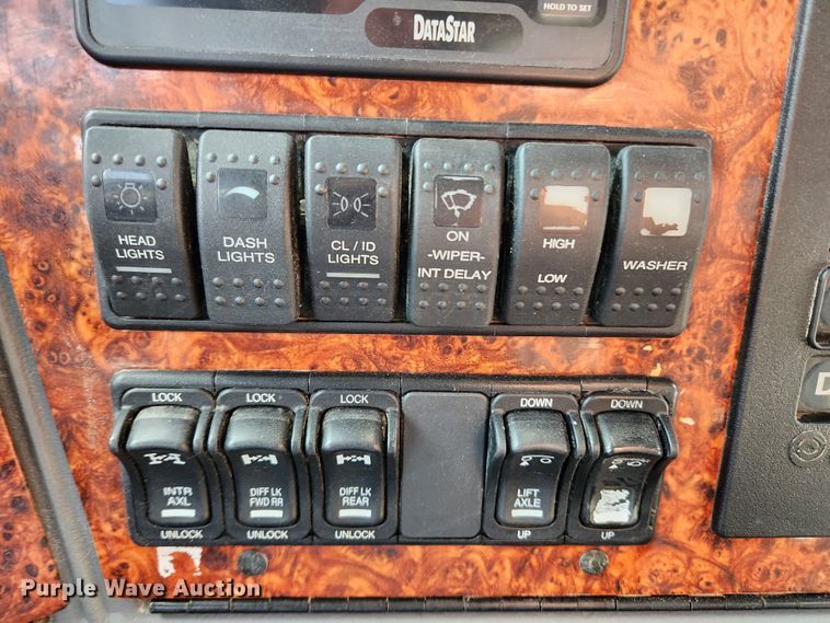 image for item JB9753 2007 Western Star 4900FA  dump truck