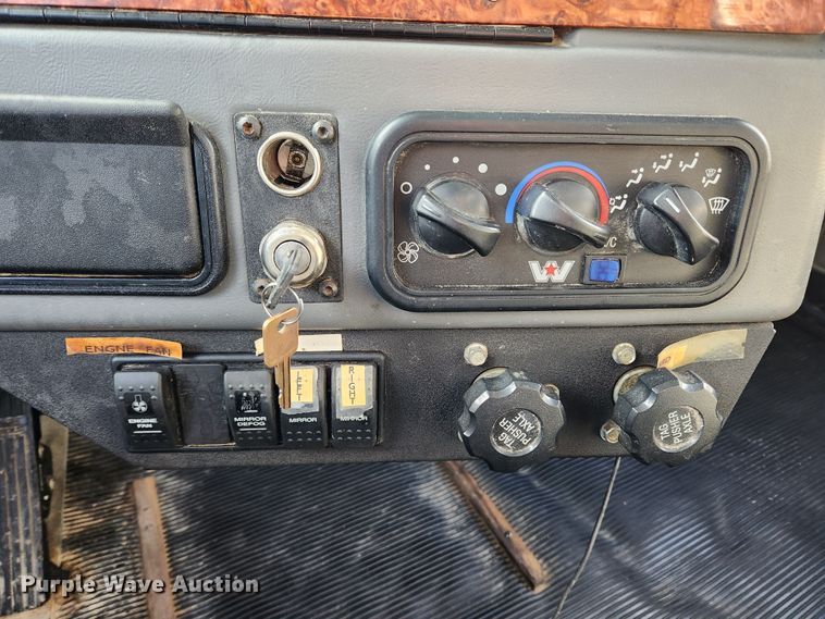 image for item JB9753 2007 Western Star 4900FA  dump truck