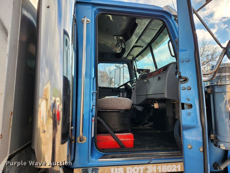 image for item JB9753 2007 Western Star 4900FA  dump truck