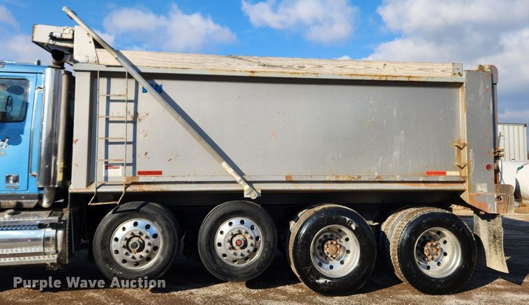 image for item JB9753 2007 Western Star 4900FA  dump truck