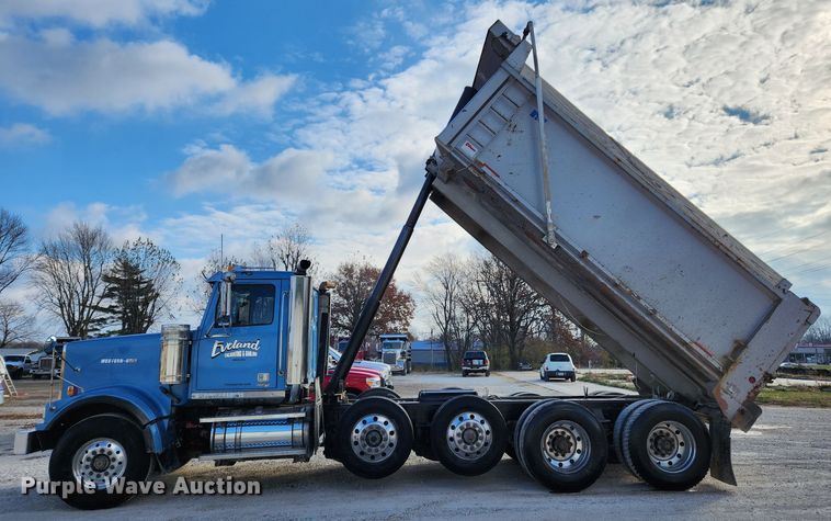 image for item JB9753 2007 Western Star 4900FA  dump truck