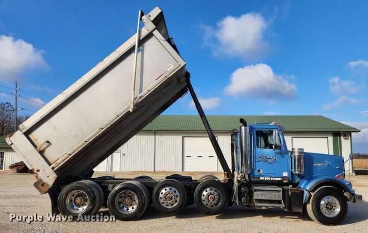 image for item JB9753 2007 Western Star 4900FA  dump truck