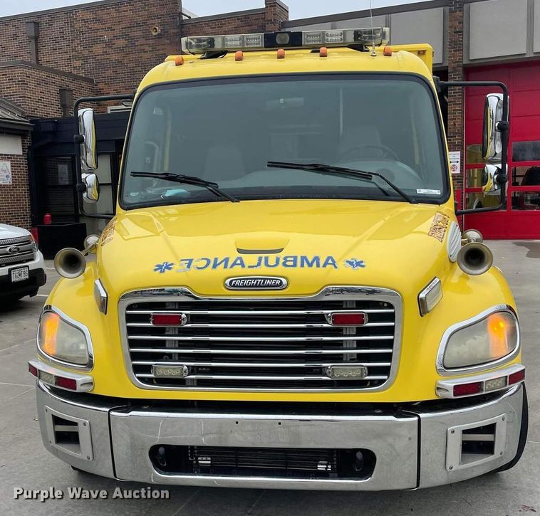 image for item JC9934 2007 Freightliner Business Class M2  ambulance