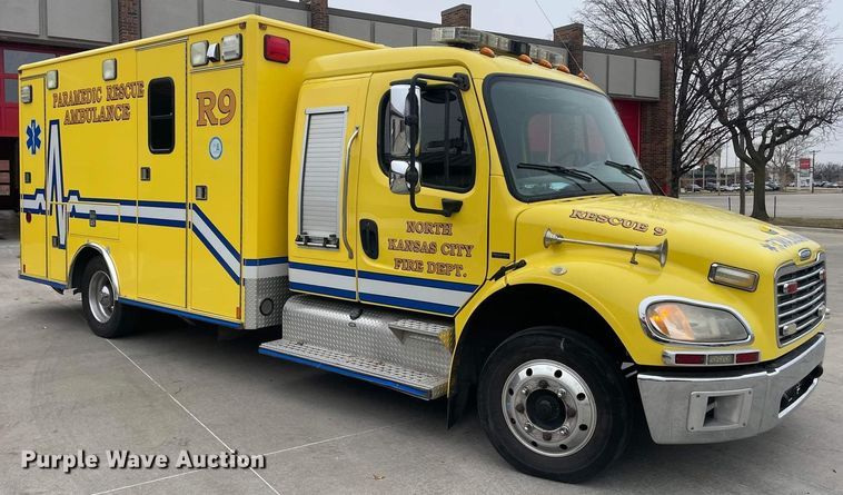 image for item JC9934 2007 Freightliner Business Class M2  ambulance