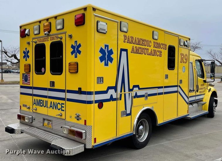 image for item JC9934 2007 Freightliner Business Class M2  ambulance