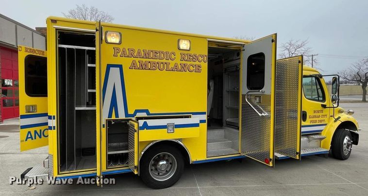 image for item JC9934 2007 Freightliner Business Class M2  ambulance