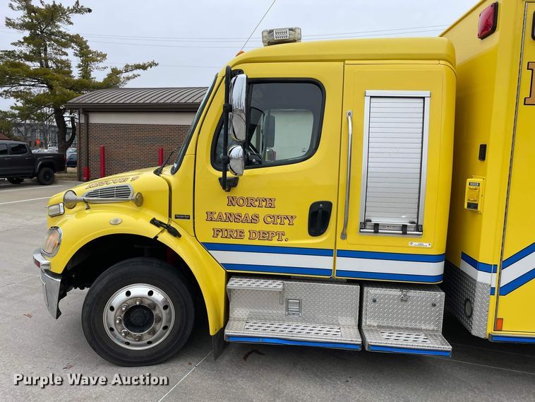 image for item JC9934 2007 Freightliner Business Class M2  ambulance