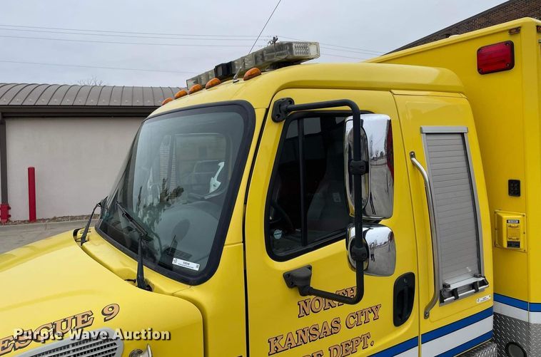 image for item JC9934 2007 Freightliner Business Class M2  ambulance