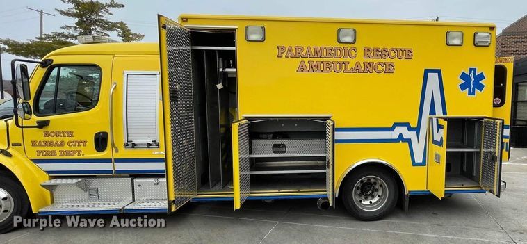image for item JC9934 2007 Freightliner Business Class M2  ambulance