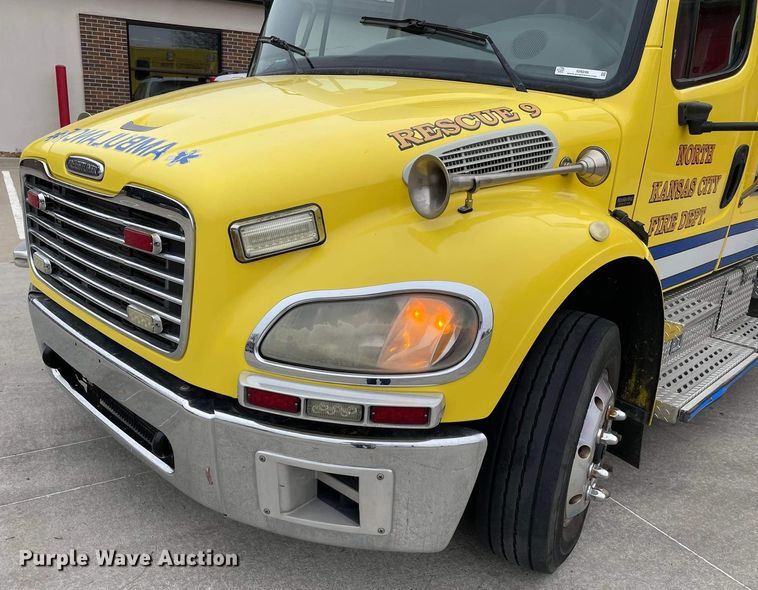 image for item JC9934 2007 Freightliner Business Class M2  ambulance