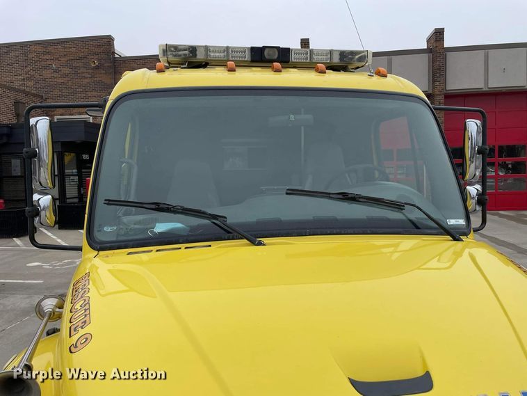 image for item JC9934 2007 Freightliner Business Class M2  ambulance