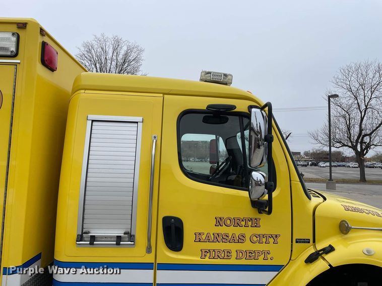 image for item JC9934 2007 Freightliner Business Class M2  ambulance