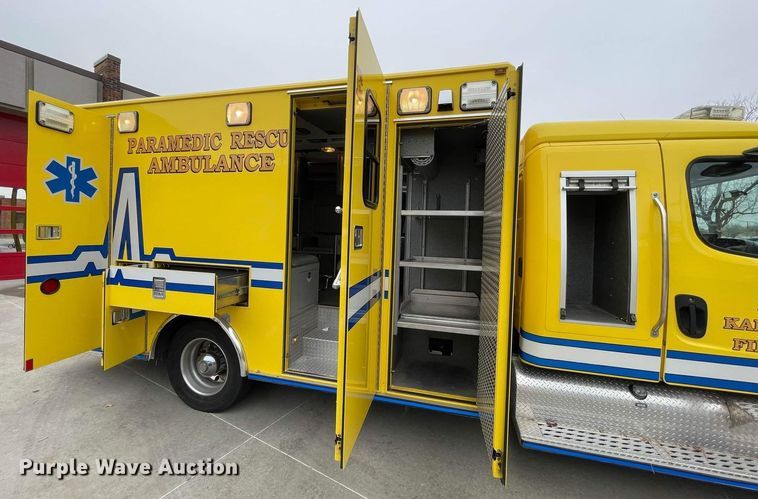 image for item JC9934 2007 Freightliner Business Class M2  ambulance