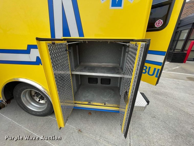 image for item JC9934 2007 Freightliner Business Class M2  ambulance