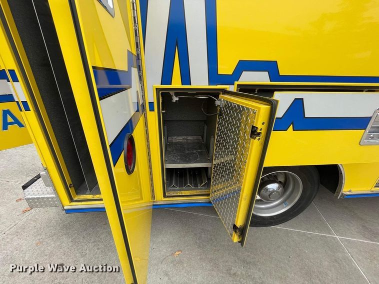 image for item JC9934 2007 Freightliner Business Class M2  ambulance