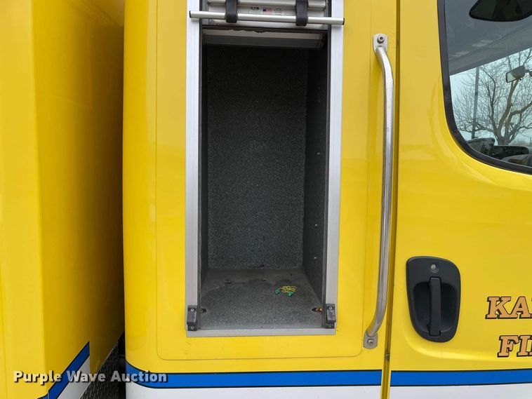 image for item JC9934 2007 Freightliner Business Class M2  ambulance