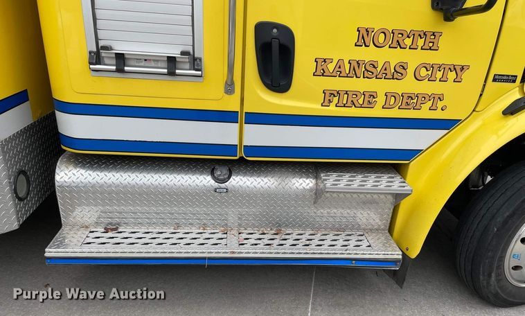 image for item JC9934 2007 Freightliner Business Class M2  ambulance